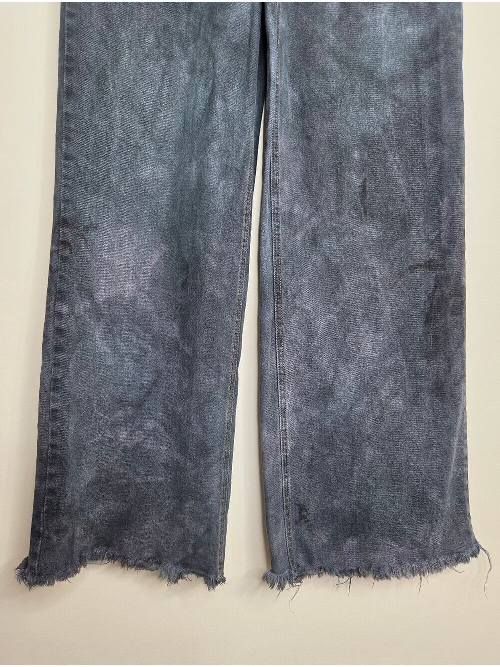 BCBG Generation High Rise Wide Leg Raw Hem Jeans Size 28/6 - Picture 4 of 16